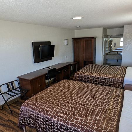 Hillcrest Inn & Suites Озона Екстер'єр фото