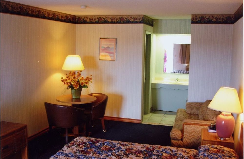 Hillcrest Inn & Suites Озона Номер фото