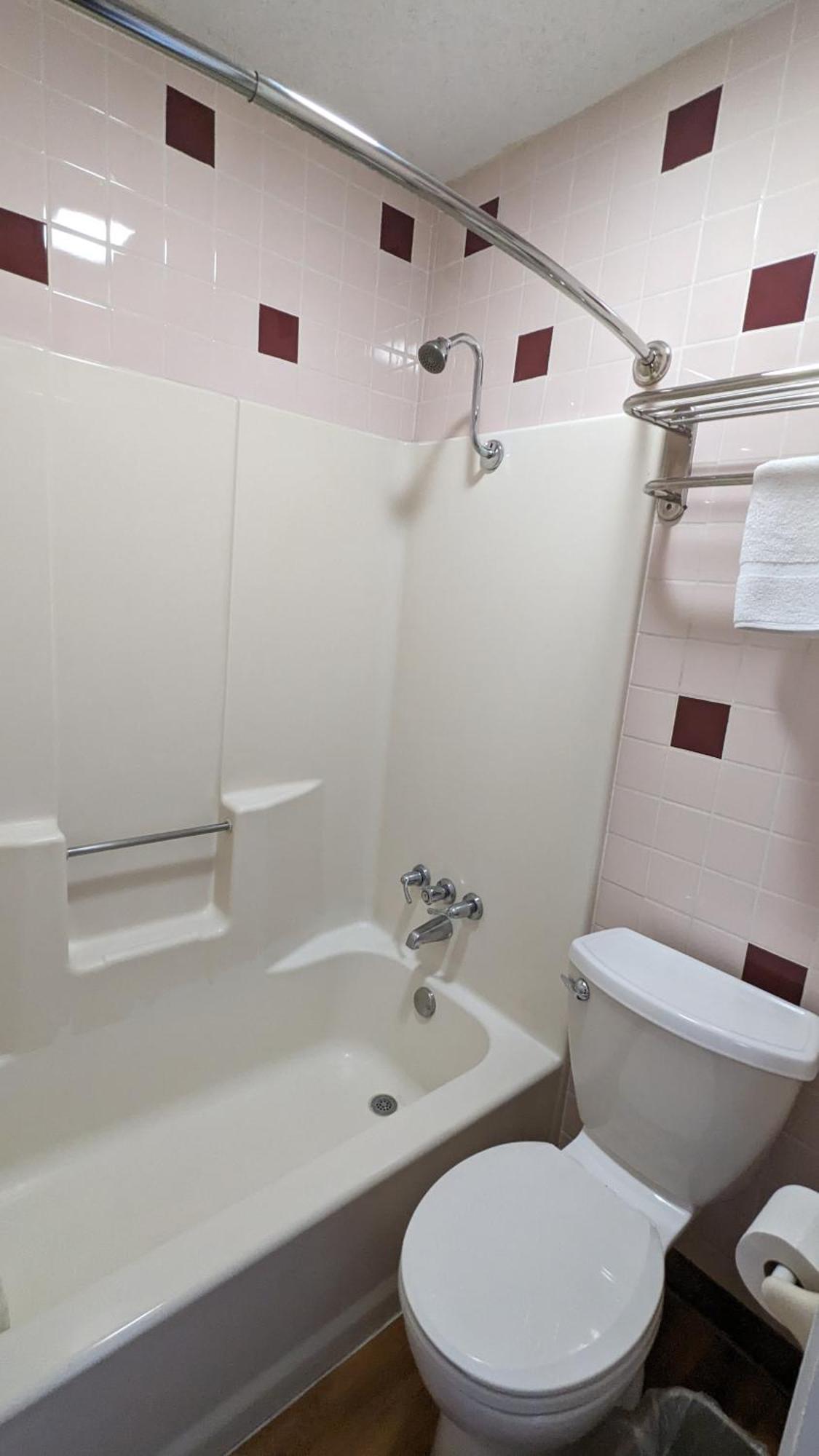 Hillcrest Inn & Suites Озона Екстер'єр фото