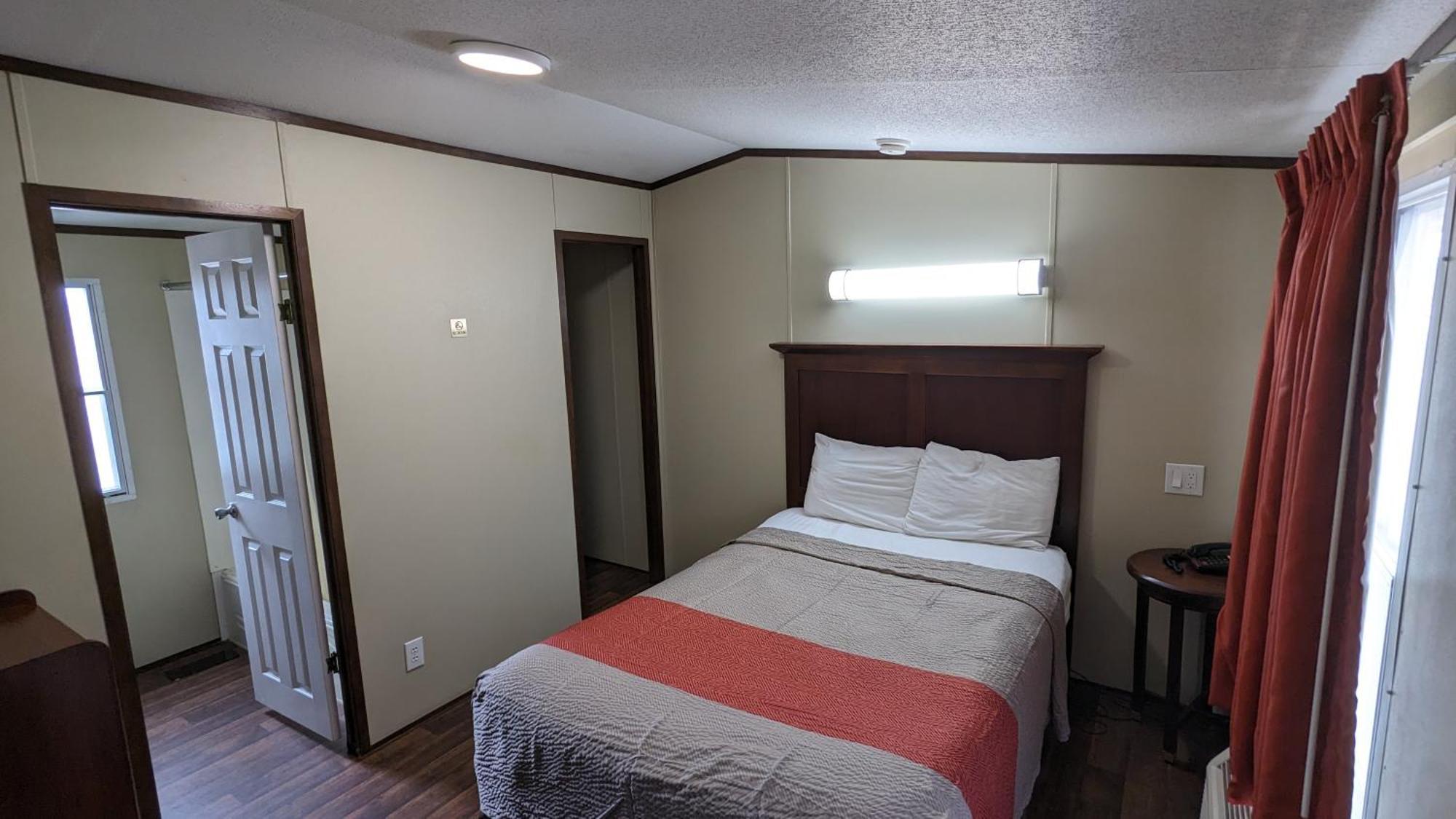 Hillcrest Inn & Suites Озона Екстер'єр фото