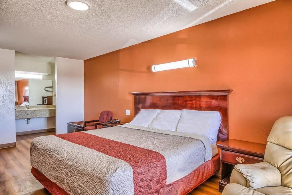 Hillcrest Inn & Suites Озона Екстер'єр фото
